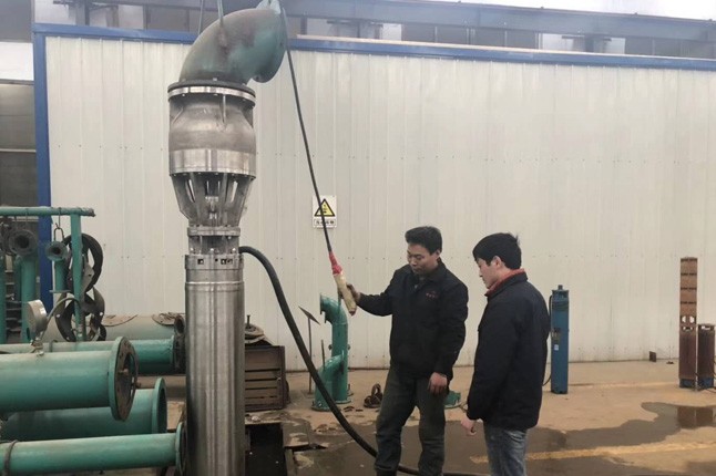 流量1200立方、楊程18米的不銹鋼304材質(zhì)潛水泵測試合格
